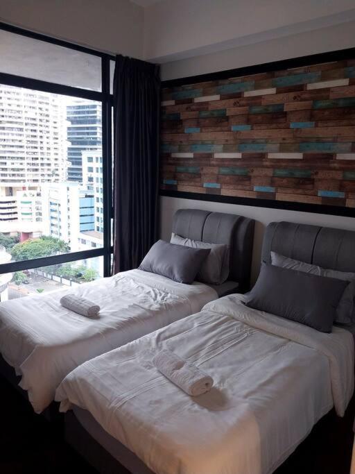 2-bedroom In Center *